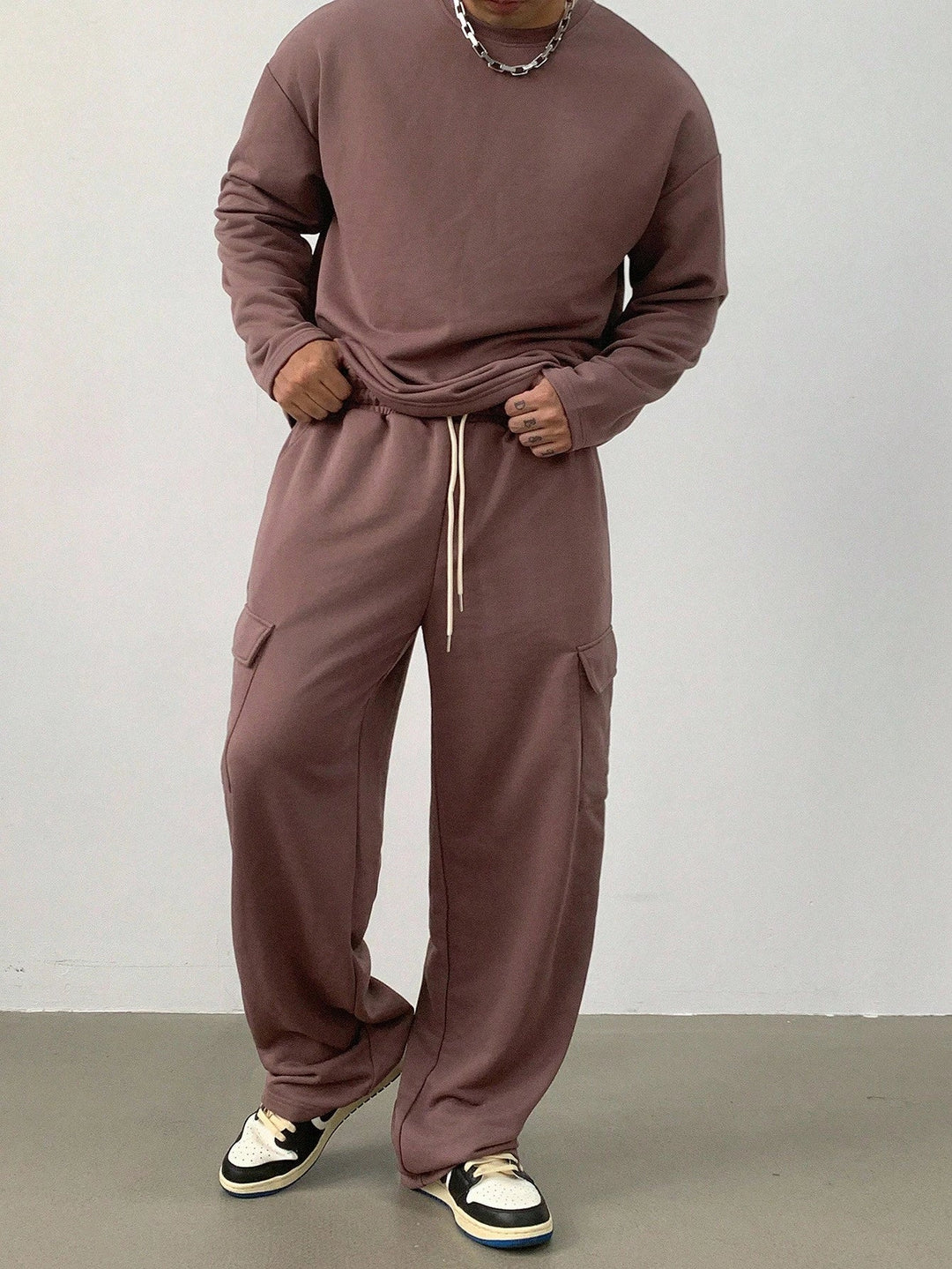 Set with Long Sleeve T-Shirt and Cargo Pants for Men | Ideal for All Seasons