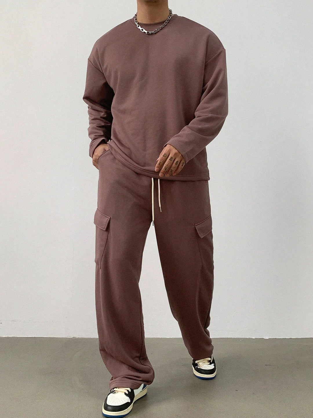 Set with Long Sleeve T-Shirt and Cargo Pants for Men | Ideal for All Seasons