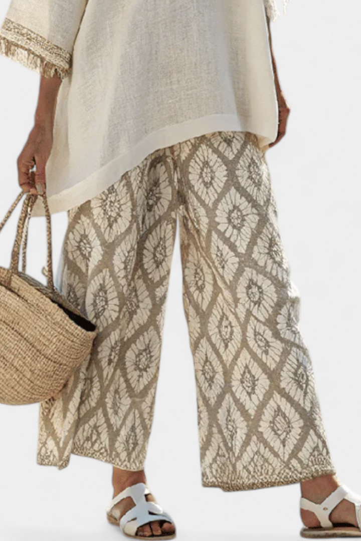 Ilaria – sophisticated top and casual pants