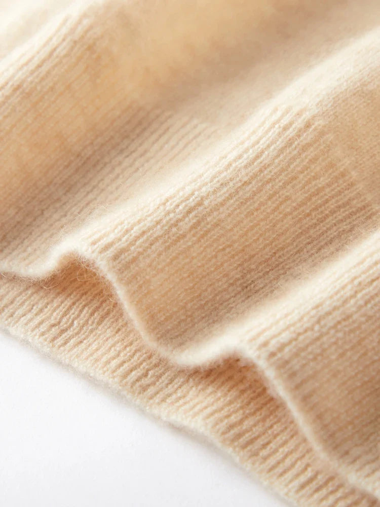 Ivy Manhattan | Ivanna Quinn Cashmere Neck