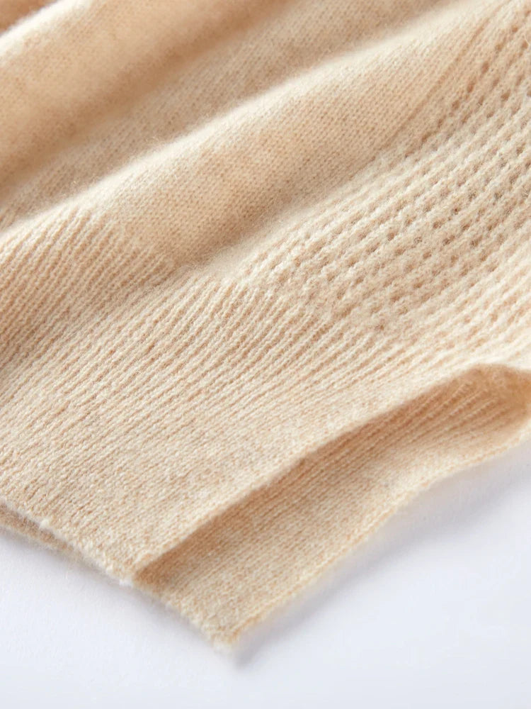 Ivy Manhattan | Ivanna Quinn Cashmere Neck