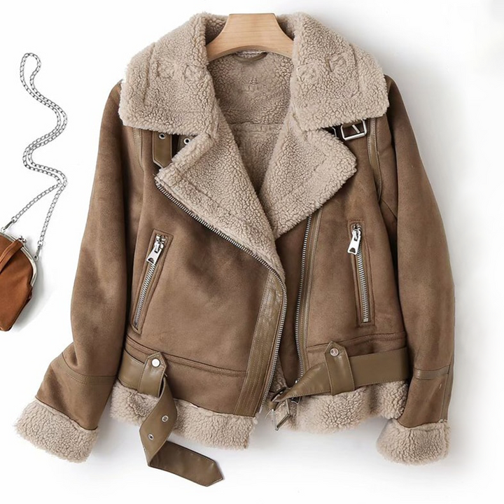Ivy Manhattan | Elowen Short jacket collar