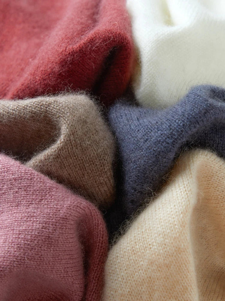 Ivy Manhattan | Ivanna Quinn Cashmere Neck