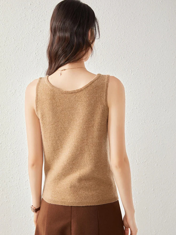 Ivy Manhattan | Ivanna Quinn Cashmere Neck