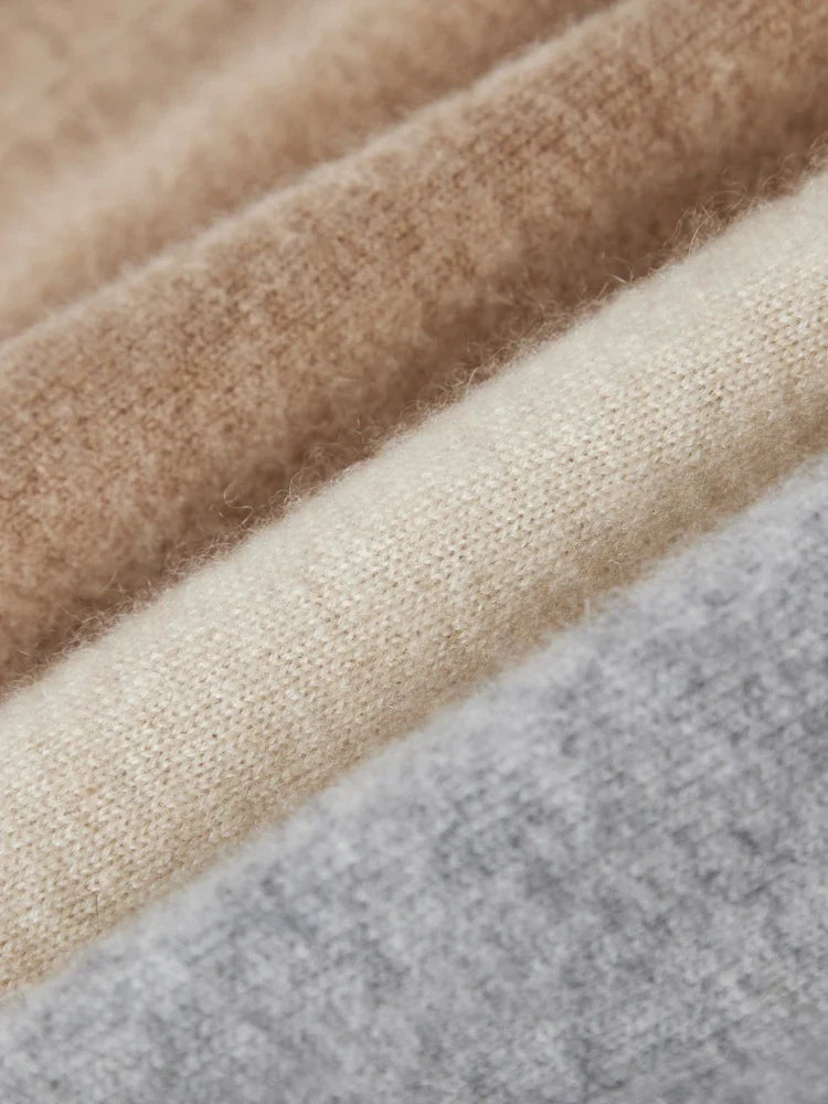 Ivy Manhattan | Ivanna Quinn Cashmere Neck