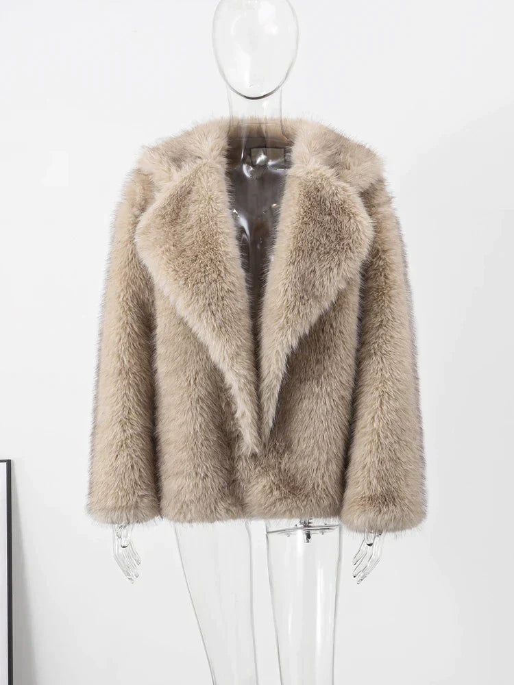 Ivy Manhattan | Camryn Elegant Coat Timeless